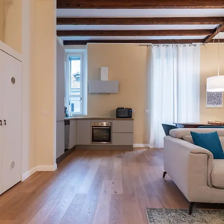 Designer In A Unique Setting Near M2 - Berra 10 شقة